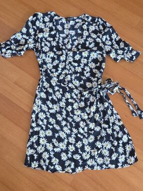 Zara Black Daisy-Print Wrap Mini Dress With Flutter Sleeve